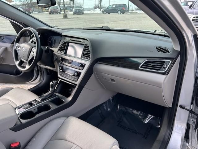 2017 Hyundai Sonata Limited photo 9