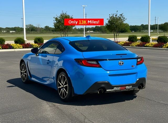 Toyota GR86 Vehicle Full-screen Gallery Image 03