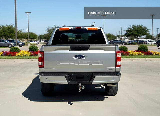 Ford F-150 Vehicle Full-screen Gallery Image 03