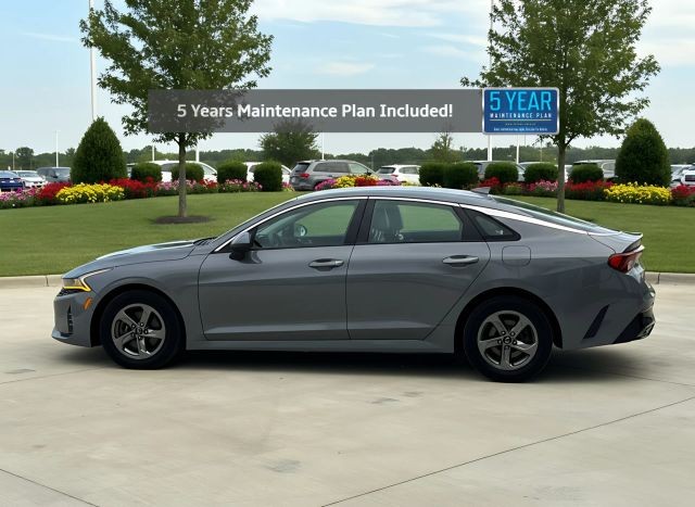 Kia K5 Vehicle Full-screen Gallery Image 02