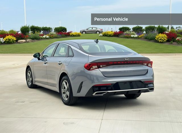 Kia K5 Vehicle Full-screen Gallery Image 03