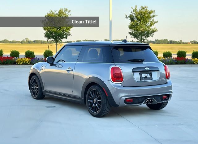 MINI Cooper Hardtop Vehicle Full-screen Gallery Image 03