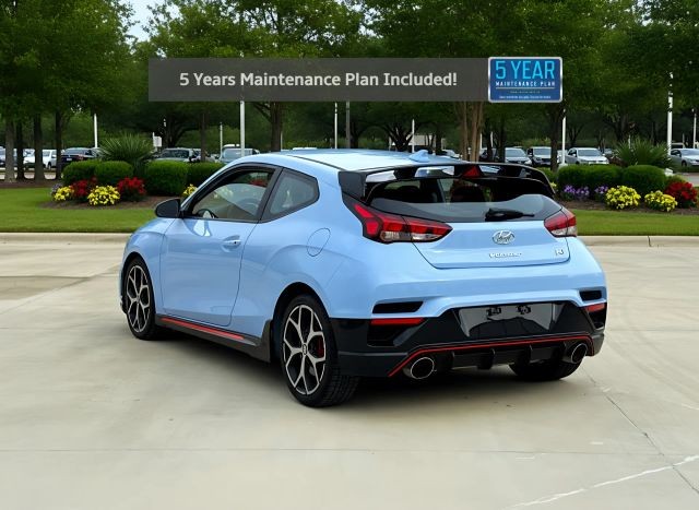 Hyundai Veloster Vehicle Full-screen Gallery Image 02