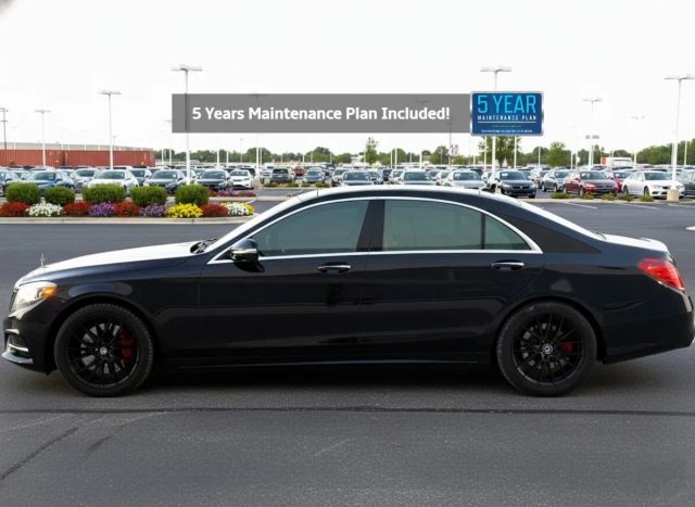 Mercedes-Benz S-Class Vehicle Full-screen Gallery Image 02