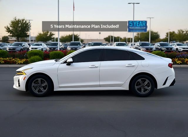 Kia K5 Vehicle Full-screen Gallery Image 02