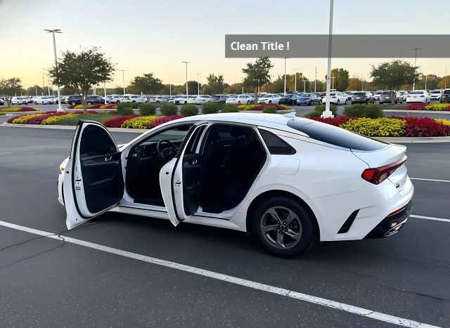 Kia K5 Vehicle Full-screen Gallery Image 03