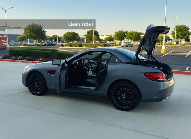 Mercedes-Benz SLC Vehicle Full-screen Gallery Image 03