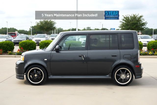 Scion xB Vehicle Full-screen Gallery Image 02