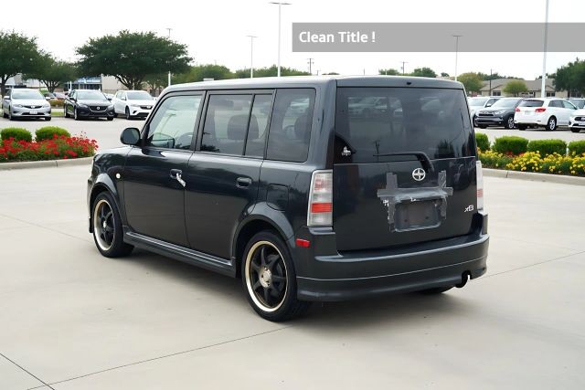 Scion xB Vehicle Full-screen Gallery Image 03