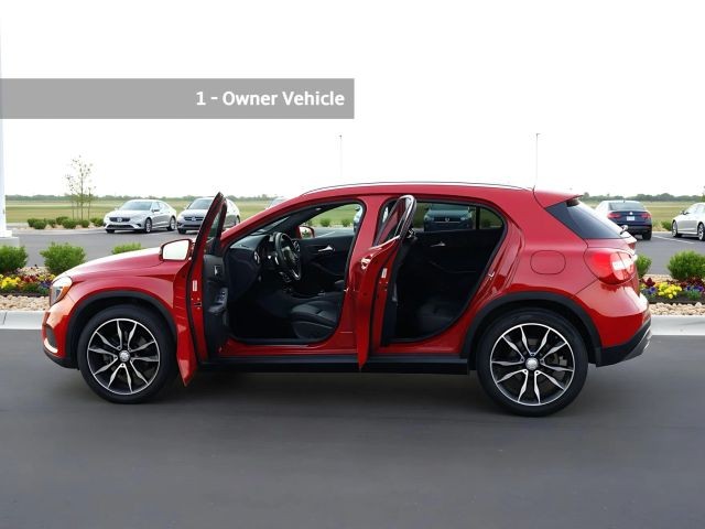 Mercedes-Benz GLA Vehicle Full-screen Gallery Image 03