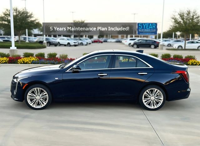 Cadillac CT4 Vehicle Full-screen Gallery Image 02