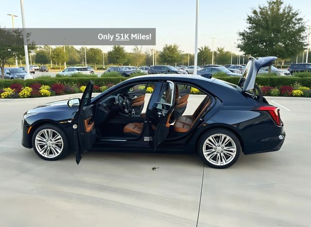 Cadillac CT4 Vehicle Full-screen Gallery Image 03