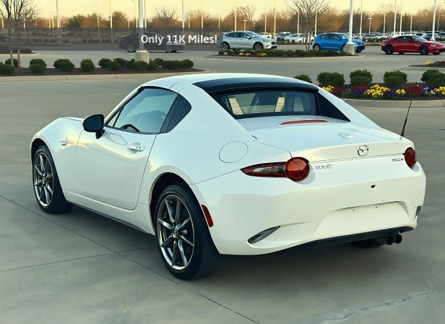 Mazda MX-5 Miata RF Vehicle Full-screen Gallery Image 03