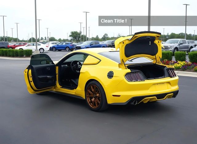 Ford Mustang Vehicle Full-screen Gallery Image 03