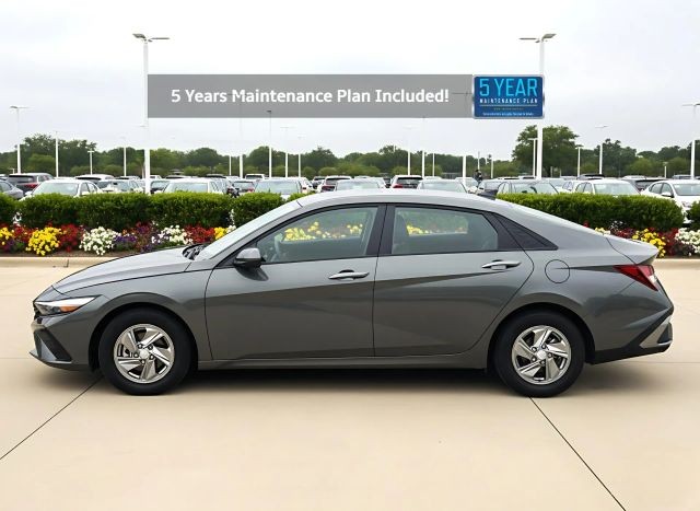 Hyundai Elantra Vehicle Full-screen Gallery Image 02