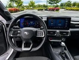 Ford Mustang Vehicle Full-screen Gallery Image 02