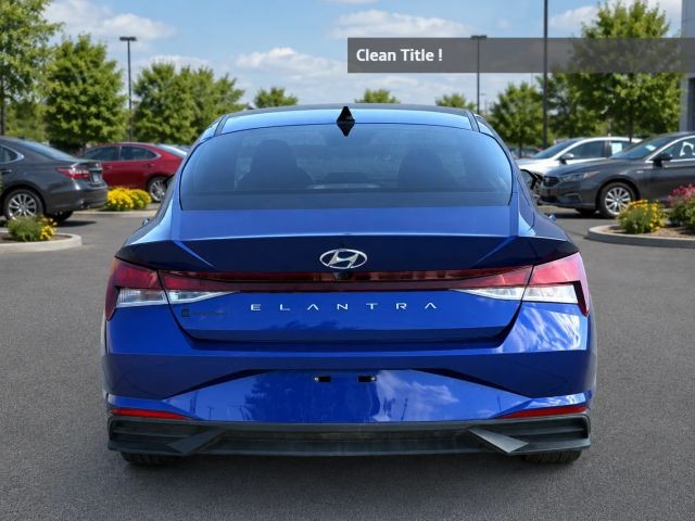 Hyundai Elantra Vehicle Full-screen Gallery Image 03