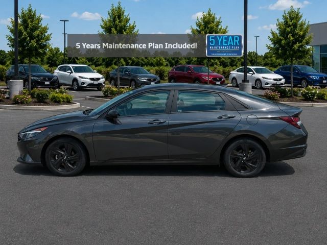 Hyundai Elantra Vehicle Full-screen Gallery Image 02