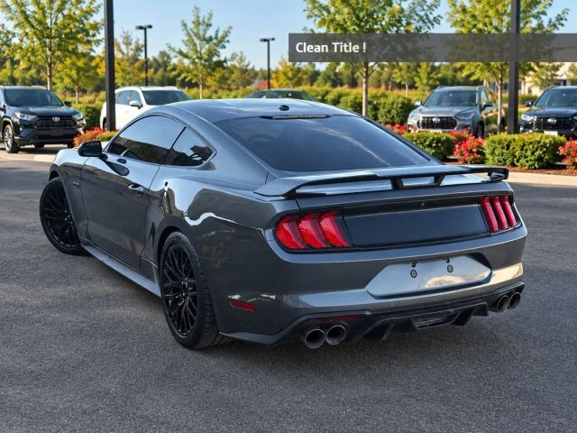 Ford Mustang Vehicle Full-screen Gallery Image 03