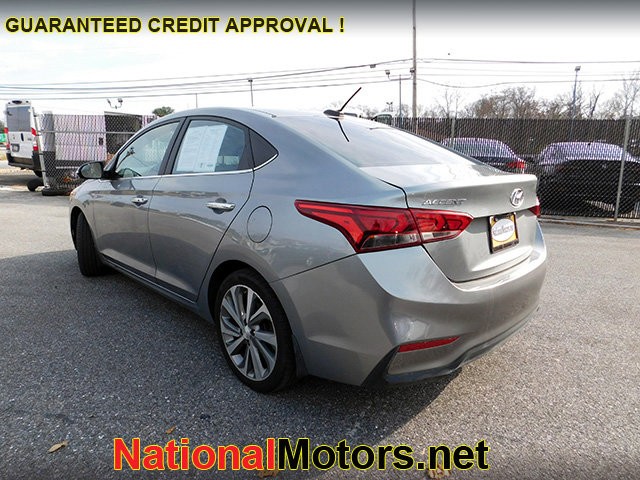 Hyundai Accent Vehicle Full-screen Gallery Image 04