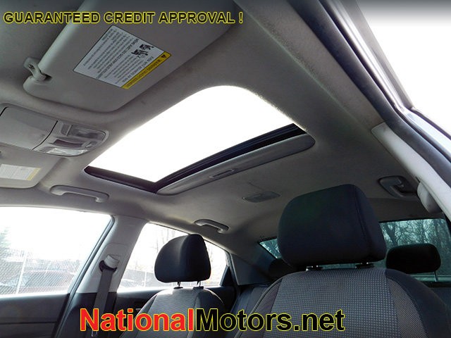 Hyundai Accent Vehicle Full-screen Gallery Image 12