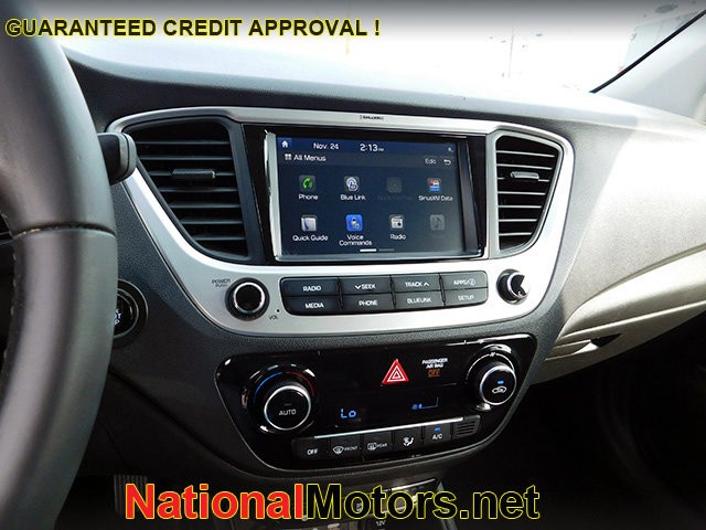 Hyundai Accent Vehicle Full-screen Gallery Image 14