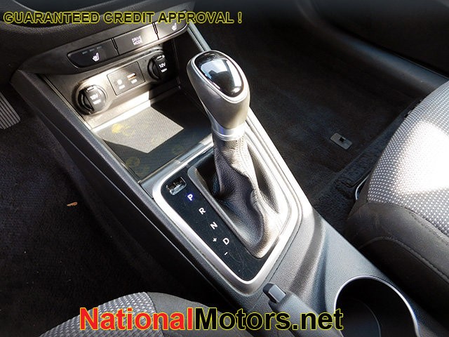 Hyundai Accent Vehicle Full-screen Gallery Image 17