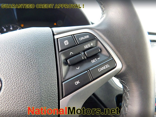 Hyundai Accent Vehicle Full-screen Gallery Image 18