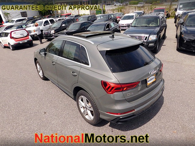 Audi Q3 Vehicle Full-screen Gallery Image 04