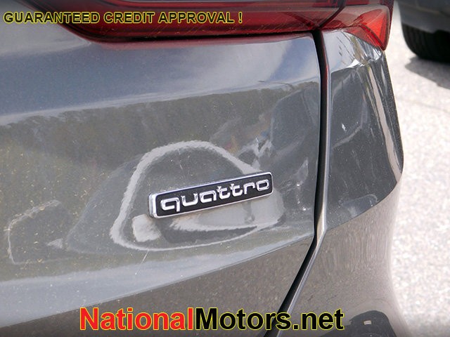 Audi Q3 Vehicle Full-screen Gallery Image 05