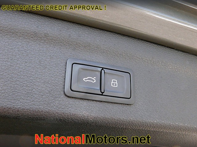 Audi Q3 Vehicle Full-screen Gallery Image 07