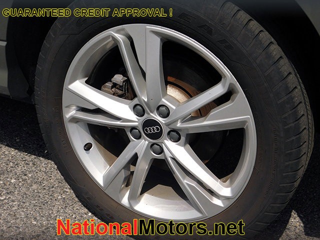 Audi Q3 Vehicle Full-screen Gallery Image 08