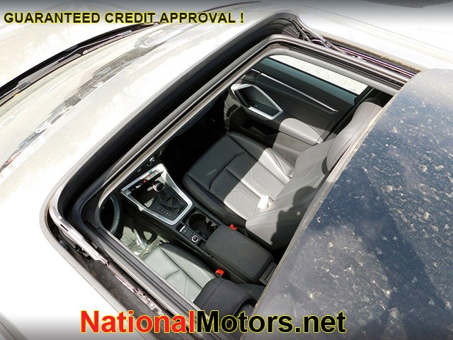 Audi Q3 Vehicle Full-screen Gallery Image 09