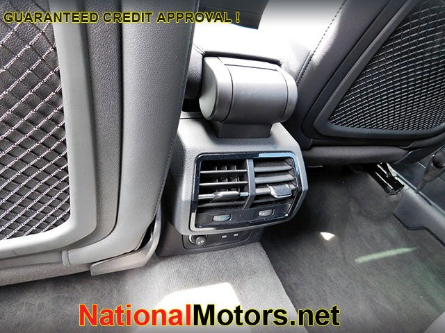 Audi Q3 Vehicle Full-screen Gallery Image 12