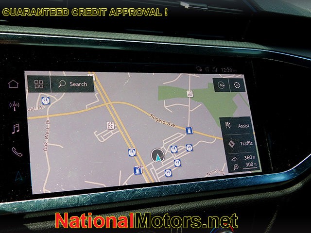 Audi Q3 Vehicle Full-screen Gallery Image 17