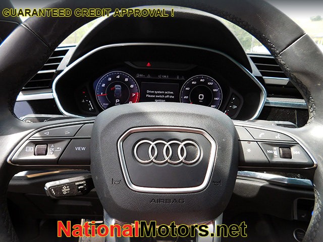 Audi Q3 Vehicle Full-screen Gallery Image 19