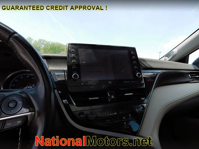 Toyota Camry Vehicle Full-screen Gallery Image 15