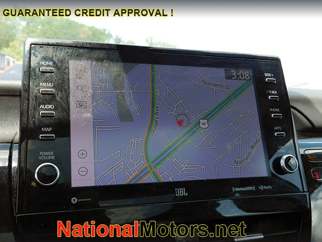 Toyota Camry Vehicle Full-screen Gallery Image 16