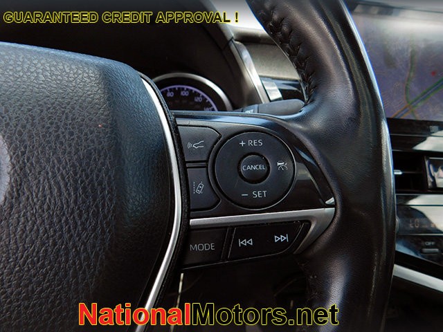 Toyota Camry Vehicle Full-screen Gallery Image 19