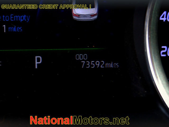 Toyota Camry Vehicle Full-screen Gallery Image 21