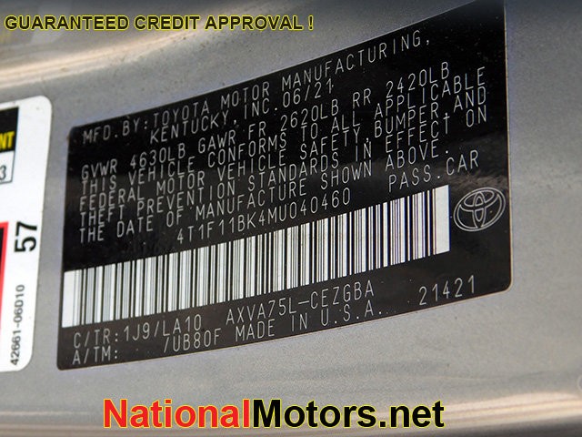 Toyota Camry Vehicle Full-screen Gallery Image 23