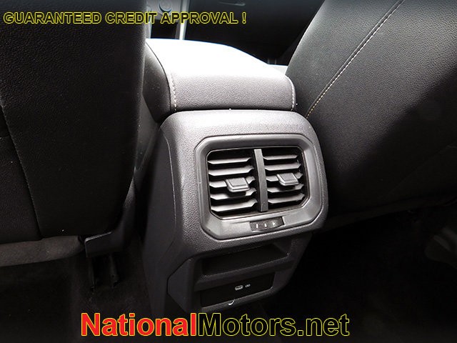 Volkswagen Taos Vehicle Full-screen Gallery Image 11