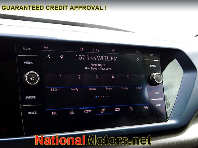 Volkswagen Taos Vehicle Full-screen Gallery Image 18