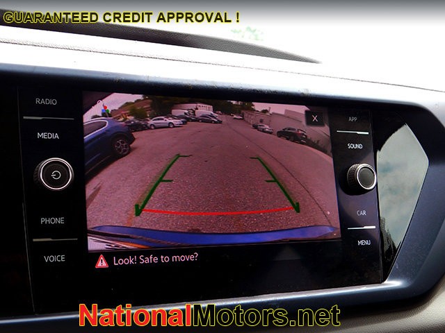 Volkswagen Taos Vehicle Full-screen Gallery Image 19