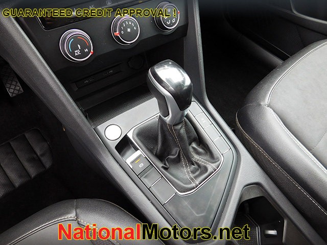 Volkswagen Taos Vehicle Full-screen Gallery Image 21