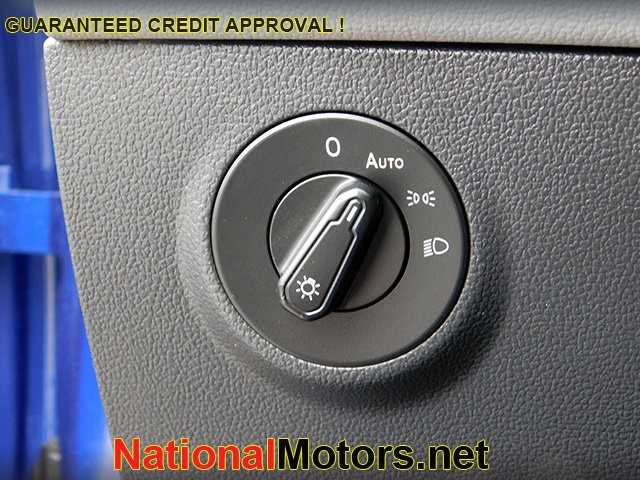 Volkswagen Taos Vehicle Full-screen Gallery Image 25