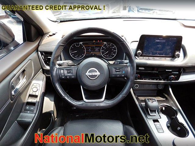 Nissan Rogue Vehicle Full-screen Gallery Image 12