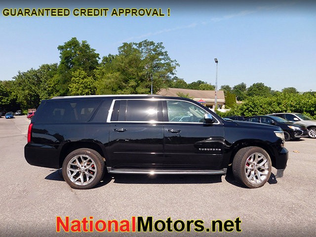 Chevrolet Suburban Vehicle Full-screen Gallery Image 02