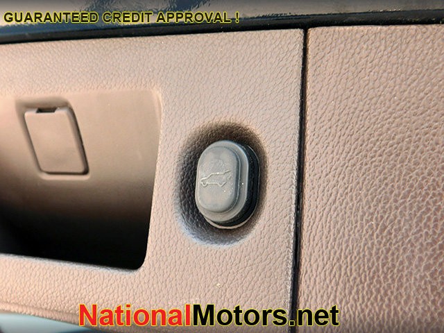 Chevrolet Suburban Vehicle Full-screen Gallery Image 08