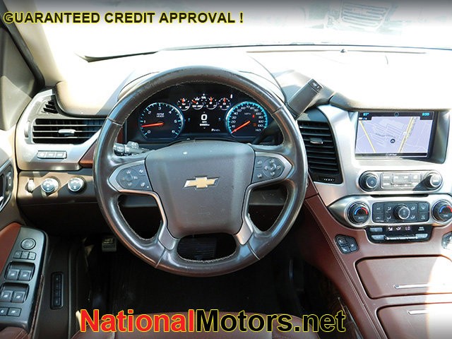 Chevrolet Suburban Vehicle Full-screen Gallery Image 14